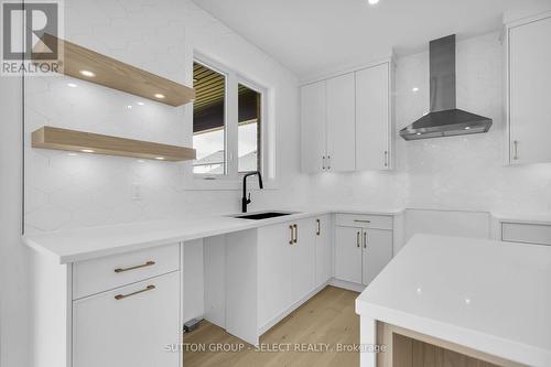 53 Briscoe Crescent, Strathroy-Caradoc (Ne), ON - Indoor Photo Showing Kitchen