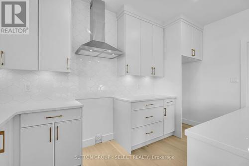 53 Briscoe Crescent, Strathroy-Caradoc (Ne), ON - Indoor Photo Showing Kitchen