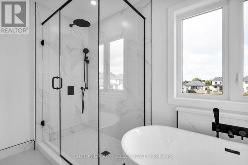 53 Briscoe Crescent, Strathroy-Caradoc (Ne), ON - Indoor Photo Showing Bathroom