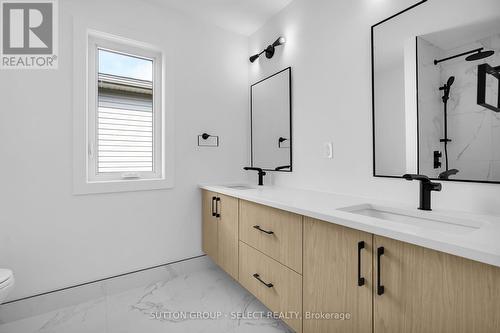 53 Briscoe Crescent, Strathroy-Caradoc (Ne), ON - Indoor Photo Showing Bathroom