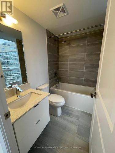 1602 - 30 Elm Drive, Mississauga, ON - Indoor Photo Showing Bathroom