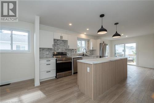 Kitchen - 2640 9Th Avenue E, Owen Sound, ON - Indoor Photo Showing Kitchen With Upgraded Kitchen