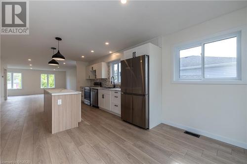 Eat-in Kitchen - 2640 9Th Avenue E, Owen Sound, ON - Indoor Photo Showing Kitchen