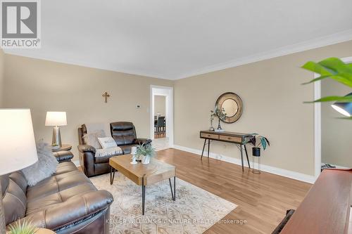 9 Pinedale Avenue, St. Catharines, ON - Indoor Photo Showing Living Room