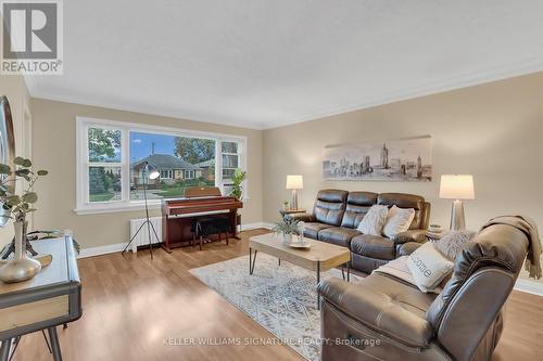 9 Pinedale Avenue, St. Catharines, ON - Indoor Photo Showing Living Room