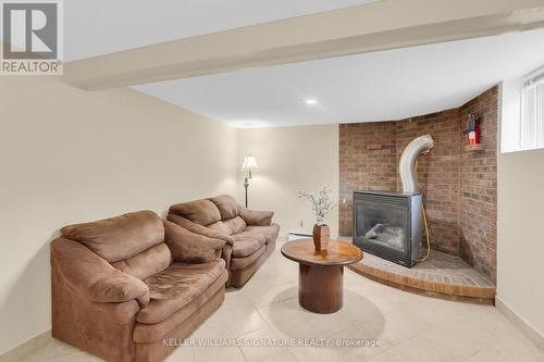 9 Pinedale Avenue, St. Catharines, ON - Indoor Photo Showing Living Room With Fireplace