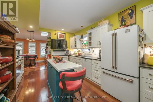 7070 Longwoods (Formerly #20 ) Road, London, ON - Indoor Photo Showing Kitchen