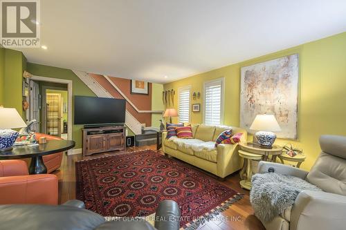 7070 Longwoods (Formerly #20 ) Road, London, ON - Indoor Photo Showing Living Room