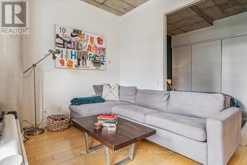 211 - 66 Portland Street, Toronto, ON - Indoor Photo Showing Living Room