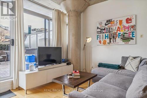 211 - 66 Portland Street, Toronto, ON - Indoor Photo Showing Living Room