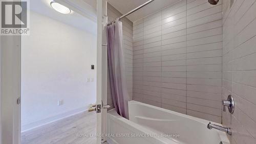 413 - 30 Roehampton Avenue, Toronto, ON - Indoor Photo Showing Bathroom