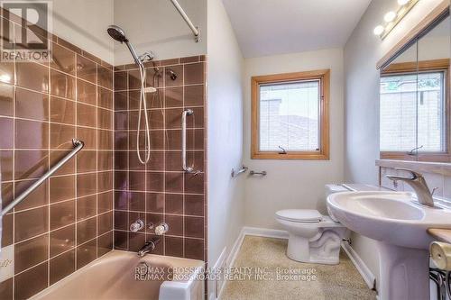 222 Northwood Drive, Toronto, ON - Indoor Photo Showing Bathroom