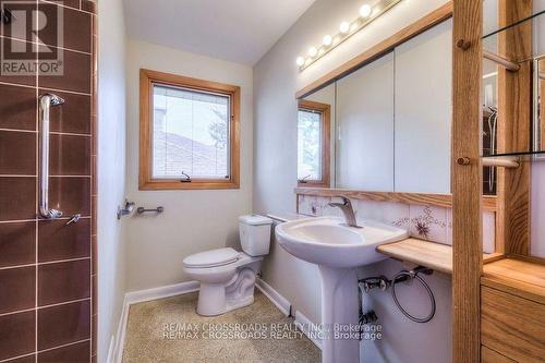 222 Northwood Drive, Toronto, ON - Indoor Photo Showing Bathroom