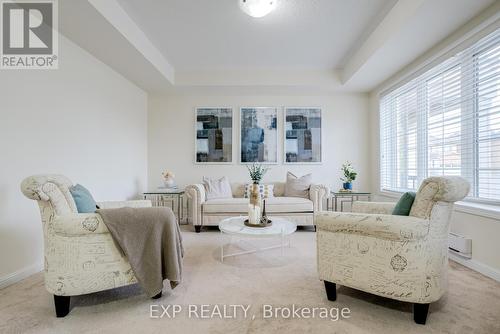 2474 William Jackson Drive, Pickering, ON - Indoor Photo Showing Living Room