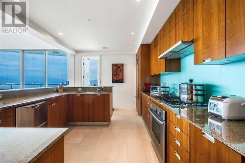 2X01 1077 W Cordova Street, Vancouver, BC - Indoor Photo Showing Kitchen