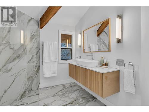 1446 Scott Crescent, West Kelowna, BC - Indoor Photo Showing Bathroom