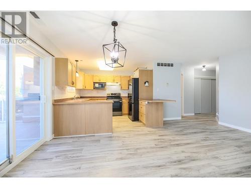 6805 Cottonwood Drive Unit# 100, Osoyoos, BC - Indoor Photo Showing Kitchen