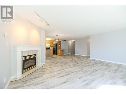 6805 Cottonwood Drive Unit# 100, Osoyoos, BC - Indoor Photo Showing Living Room With Fireplace