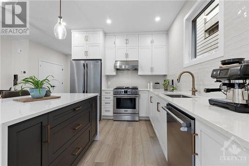 302 Westhill Avenue, Ottawa, ON - Indoor Photo Showing Kitchen With Upgraded Kitchen