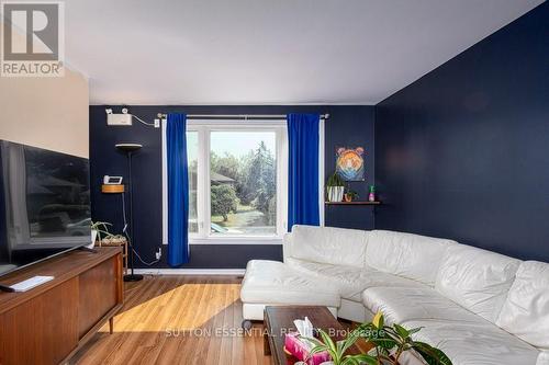 64 Woodstone Crescent, Kingston (Central City West), ON - Indoor Photo Showing Living Room