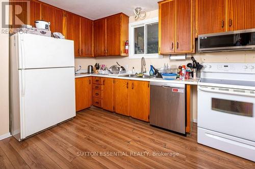 64 Woodstone Crescent, Kingston (Central City West), ON - Indoor Photo Showing Kitchen