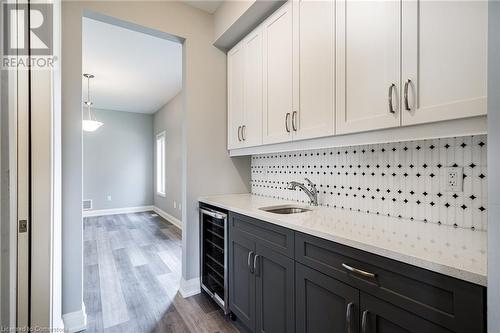 219 Klein Circle, Hamilton, ON - Indoor Photo Showing Kitchen