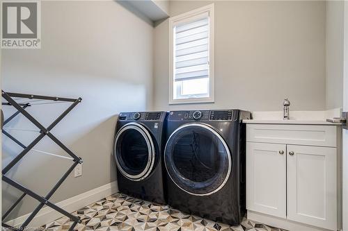 219 Klein Circle, Hamilton, ON - Indoor Photo Showing Laundry Room