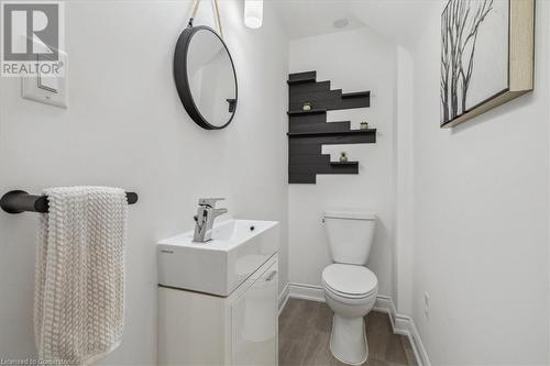 177 Fairfield Avenue, Hamilton, ON - Indoor Photo Showing Bathroom