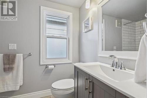 177 Fairfield Avenue, Hamilton, ON - Indoor Photo Showing Bathroom