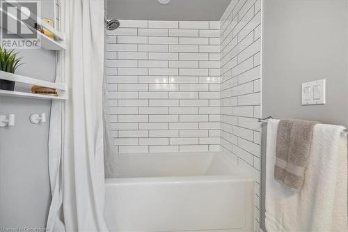 177 Fairfield Avenue, Hamilton, ON - Indoor Photo Showing Bathroom