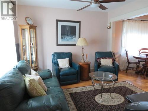 174 Patterson Street, Sudbury, ON - Indoor Photo Showing Living Room