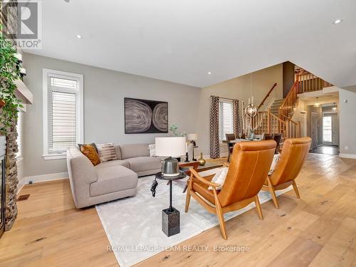 732 Brian Good Avenue, Ottawa, ON - Indoor Photo Showing Living Room