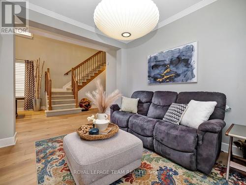 732 Brian Good Avenue, Ottawa, ON - Indoor Photo Showing Living Room