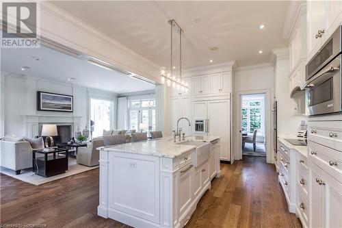 18 Crescent Place, Cambridge, ON - Indoor Photo Showing Kitchen With Upgraded Kitchen