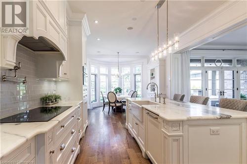 18 Crescent Place, Cambridge, ON - Indoor Photo Showing Kitchen With Upgraded Kitchen