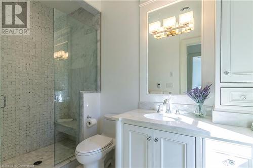 18 Crescent Place, Cambridge, ON - Indoor Photo Showing Bathroom