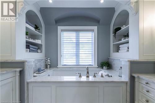 18 Crescent Place, Cambridge, ON - Indoor Photo Showing Bathroom