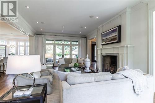 18 Crescent Place, Cambridge, ON - Indoor Photo Showing Living Room With Fireplace