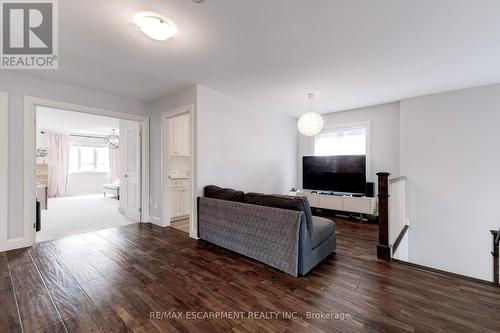 66 Sexton Crescent, Hamilton, ON - Indoor Photo Showing Living Room