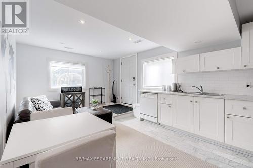 66 Sexton Crescent, Hamilton, ON - Indoor Photo Showing Kitchen