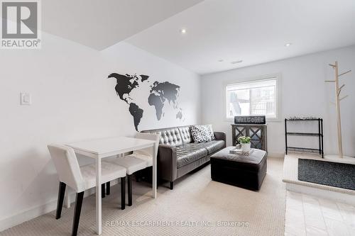 66 Sexton Crescent, Hamilton, ON - Indoor Photo Showing Living Room