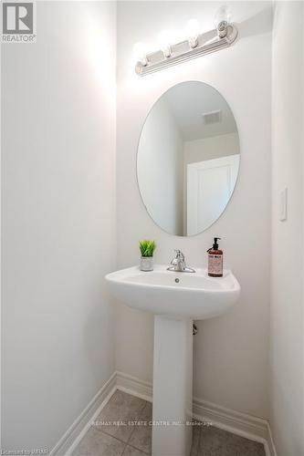 7 Newbrook Street, Brant, ON - Indoor Photo Showing Bathroom