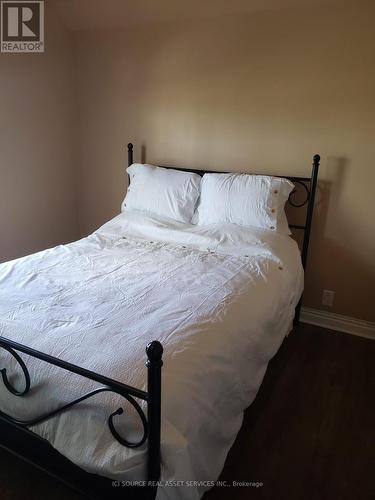 30 Mars Avenue, Hamilton, ON - Indoor Photo Showing Bedroom