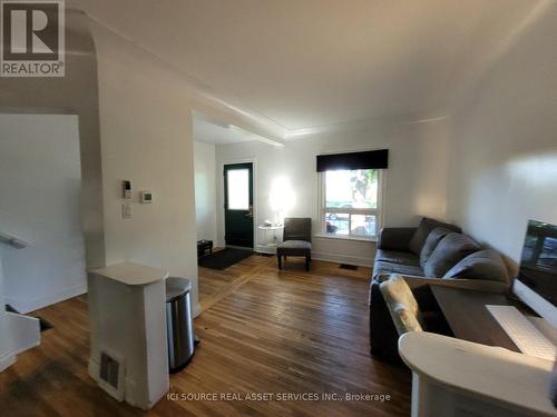 30 Mars Avenue, Hamilton, ON - Indoor Photo Showing Living Room