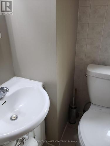 30 Mars Avenue, Hamilton, ON - Indoor Photo Showing Bathroom