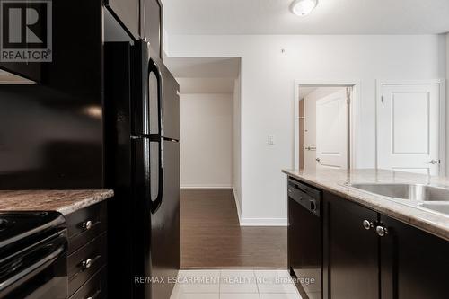 601 - 85 Robinson Street, Hamilton, ON - Indoor Photo Showing Kitchen