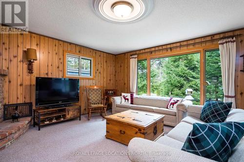 187 Bay Street E, Blue Mountains, ON - Indoor Photo Showing Living Room