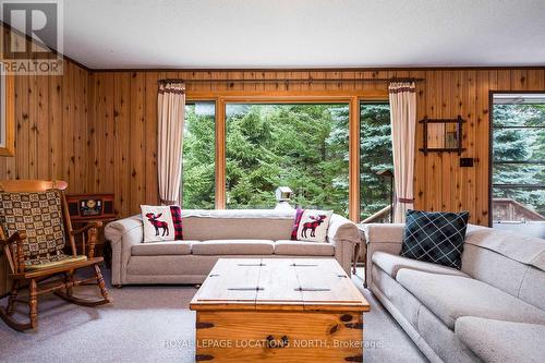 187 Bay Street E, Blue Mountains, ON - Indoor Photo Showing Living Room