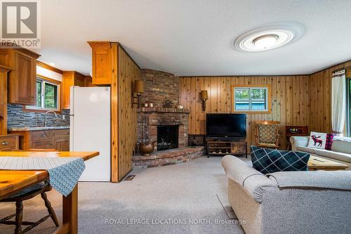 187 Bay Street E, Blue Mountains, ON - Indoor Photo Showing Living Room With Fireplace