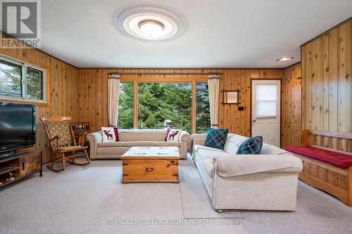 187 Bay Street E, Blue Mountains, ON - Indoor Photo Showing Living Room